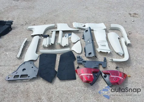 2024 Volvo S60 B5 Plus Dark Theme z USA, uszkodzony, nr VIN 7JRL12TL1RG300955